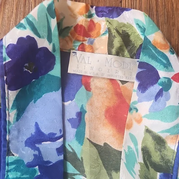 Vintage Val Mode Lingerie Bathrobe - Picture 3 of 4